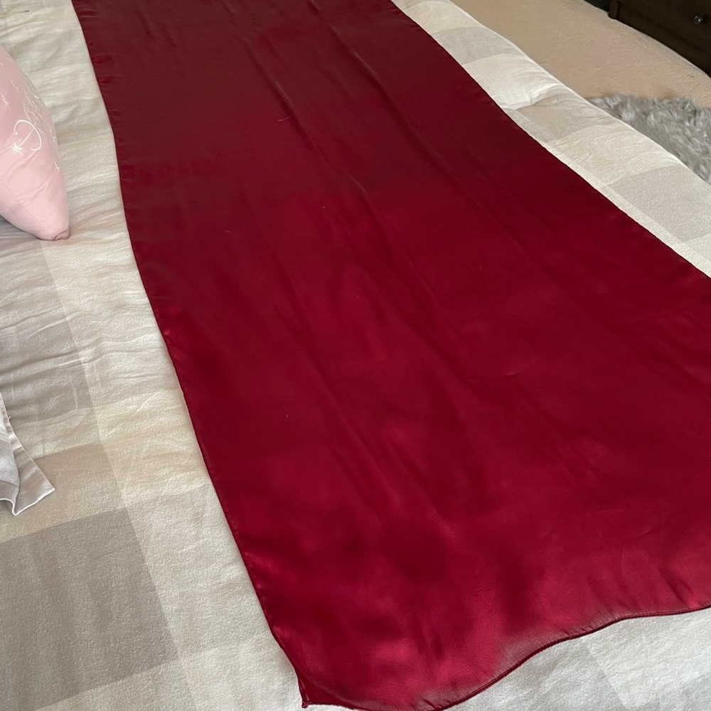 RED SCARF - Picture 6 of 7